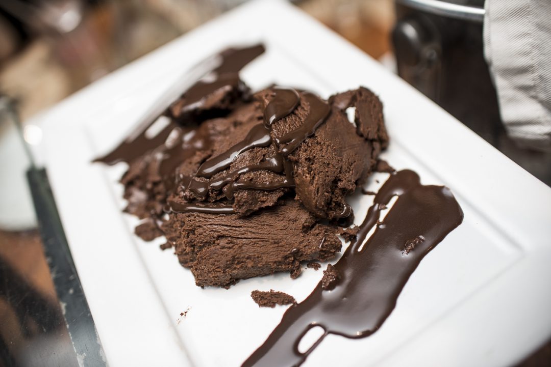 Foto de um delicioso mousse de chocolate